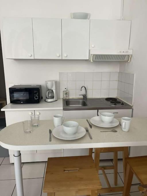 Le Monnai Apartment นีมส์ ภายนอก รูปภาพ