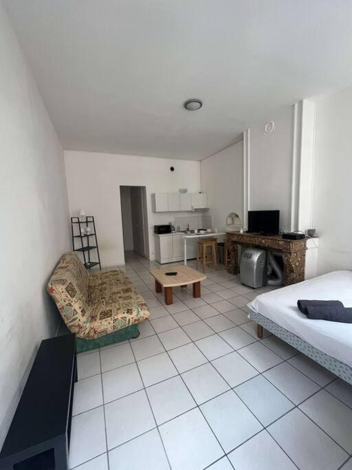 Le Monnai Apartment นีมส์ ภายนอก รูปภาพ
