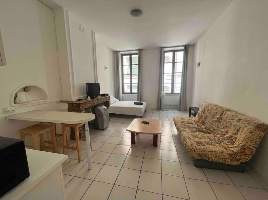 Le Monnai Apartment นีมส์ ภายนอก รูปภาพ