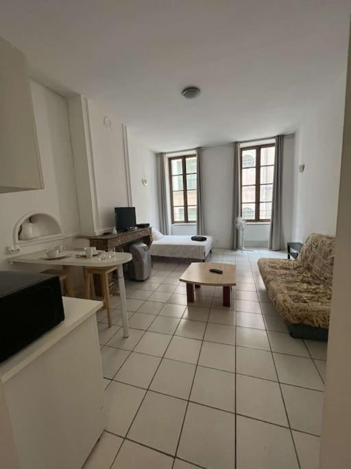 Le Monnai Apartment นีมส์ ภายนอก รูปภาพ